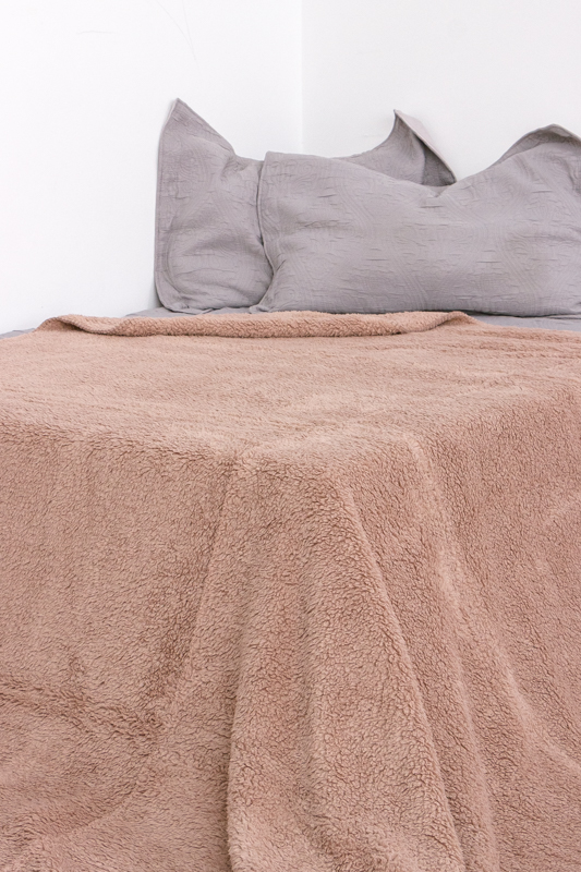 Покривала-пледи на овчинці